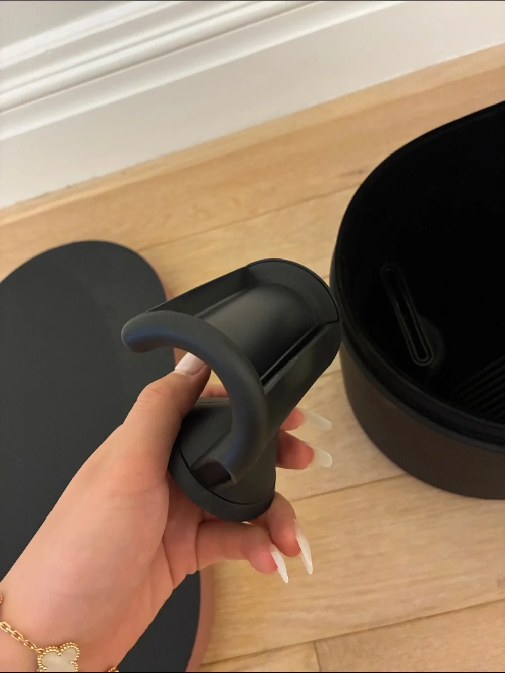 Dyson hairdryer box and accessories (*4)